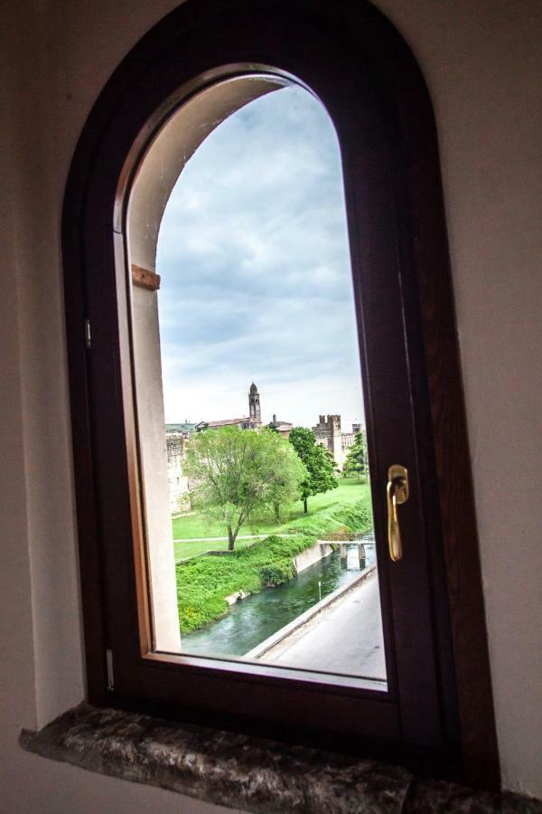 Hotel La Finestra Sul Castello à Soave  Extérieur photo
